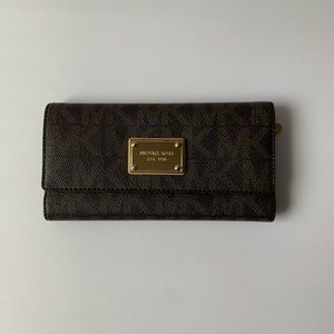 Michael Kors Jet Ser Travel Trifold Leather Wallet